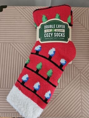 NEW Airplus Men's Double Layer Aloe Infused Warm Comfy Cozy Socks Red Christmas